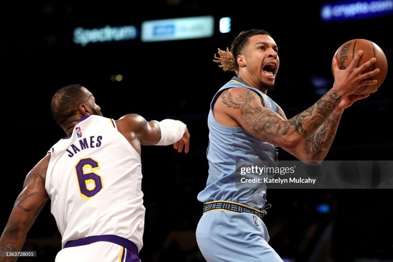 Memphis Grizzlies v Los Angeles Lakers LOS ANGELES, CALIFORNIA - JANUARY 09: Brandon Clarke #15 of the Memphis Grizzlies drives to the basket against LeBron James #6 of the Los Angeles Lakers at Crypto.com Arena on January 09, 2022 in Los Angeles, California. NOTE TO USER: User expressly acknowledges and agrees that, by downloading and or using this photograph, User is consenting to the terms and conditions of the Getty Images License Agreement. (Photo by Katelyn Mulcahy/Getty Images)